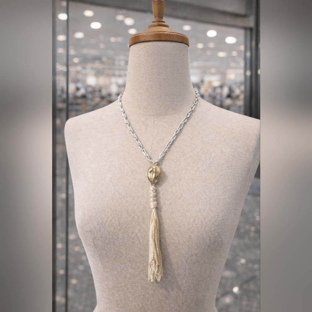 Gold necklace with knotted tassel